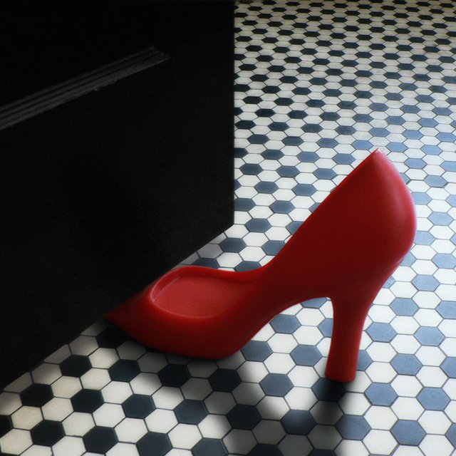 Heels Door Holder